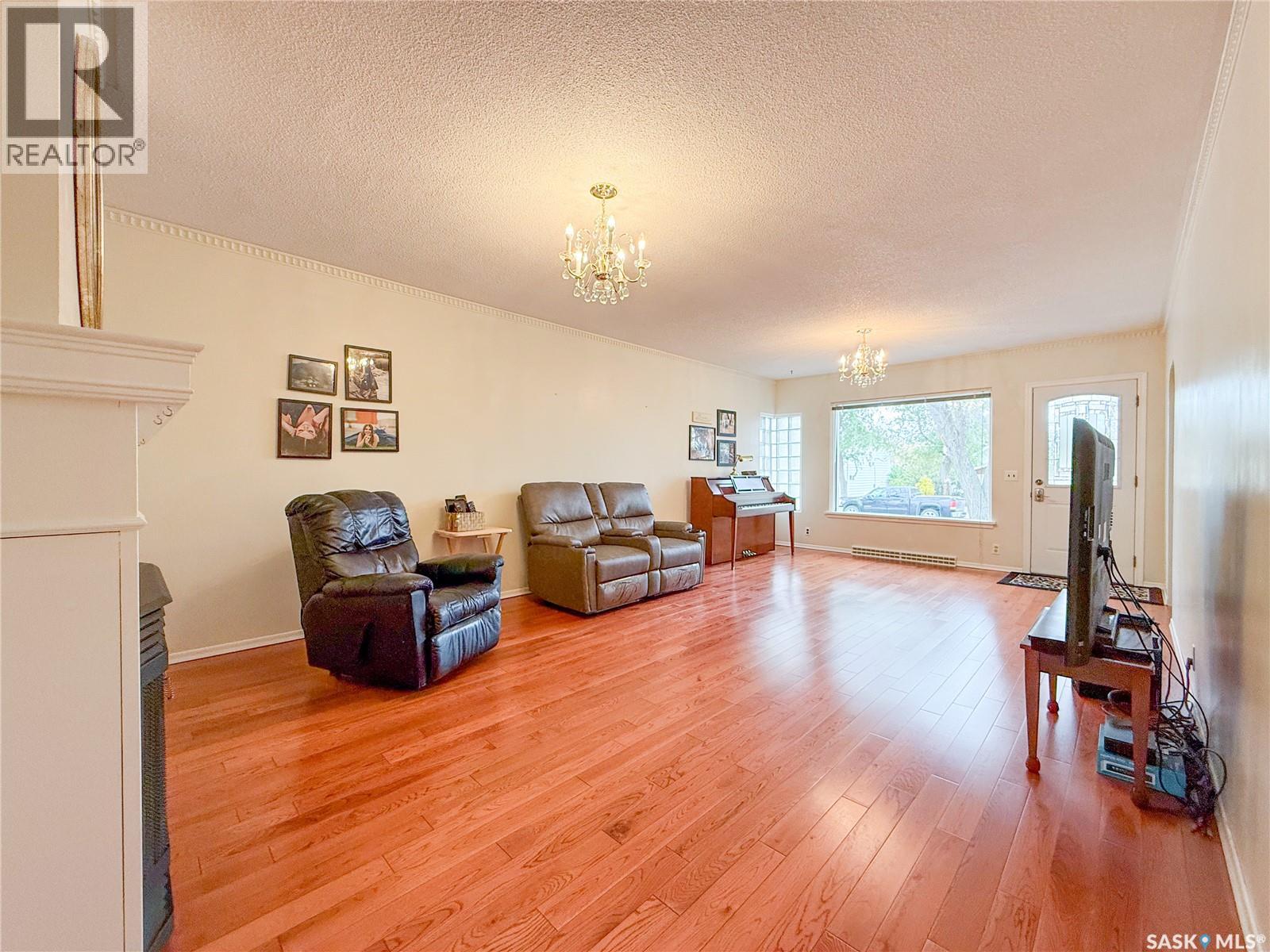 220 1st Street W, Ponteix, Saskatchewan  S0N 1Z0 - Photo 5 - SK021875