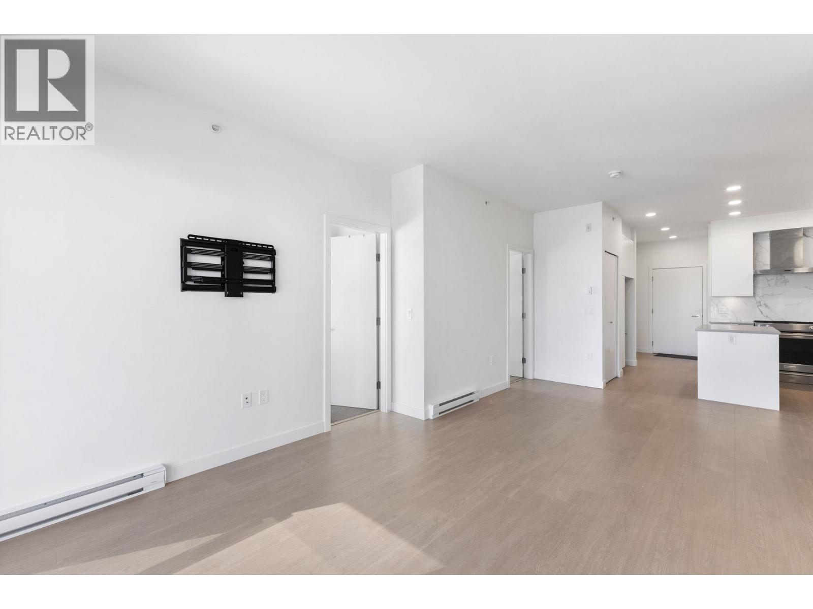 410 7123 11 Avenue, Burnaby, British Columbia  V3N 0J6 - Photo 5 - R3058032