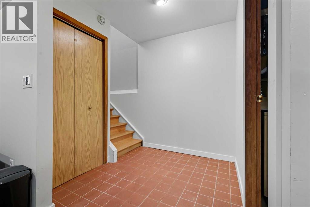 1137 Berkley Drive Nw, Calgary, Alberta  T3K 1S6 - Photo 19 - A2253062