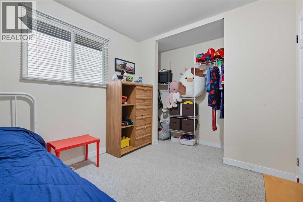 1137 Berkley Drive Nw, Calgary, Alberta  T3K 1S6 - Photo 13 - A2253062