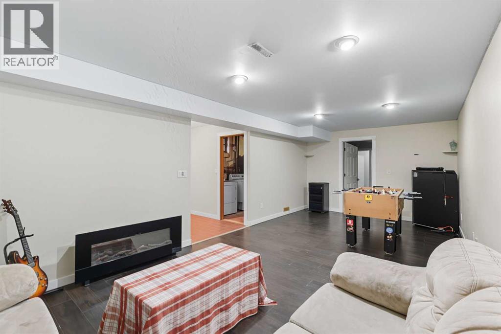 1137 Berkley Drive Nw, Calgary, Alberta  T3K 1S6 - Photo 21 - A2253062