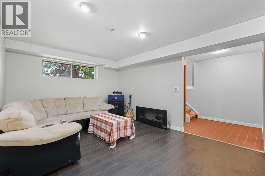 1137 Berkley Drive Nw, Calgary, Alberta  T3K 1S6 - Photo 20 - A2253062