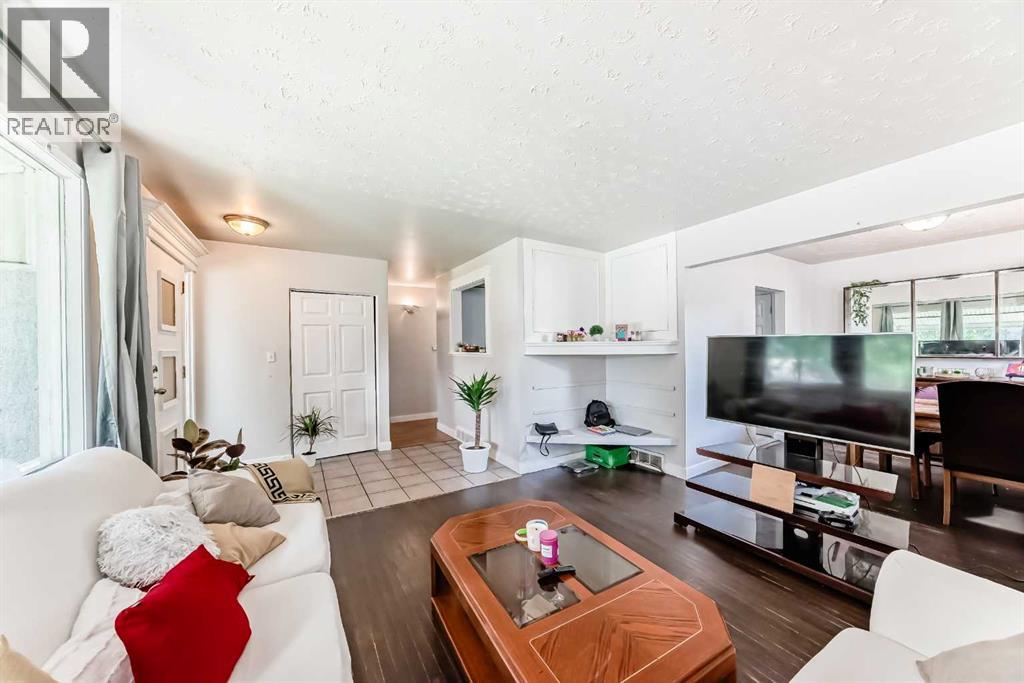 2208 47 Street Se, Calgary, Alberta T2B 1L6 - Photo 6 - A2248866