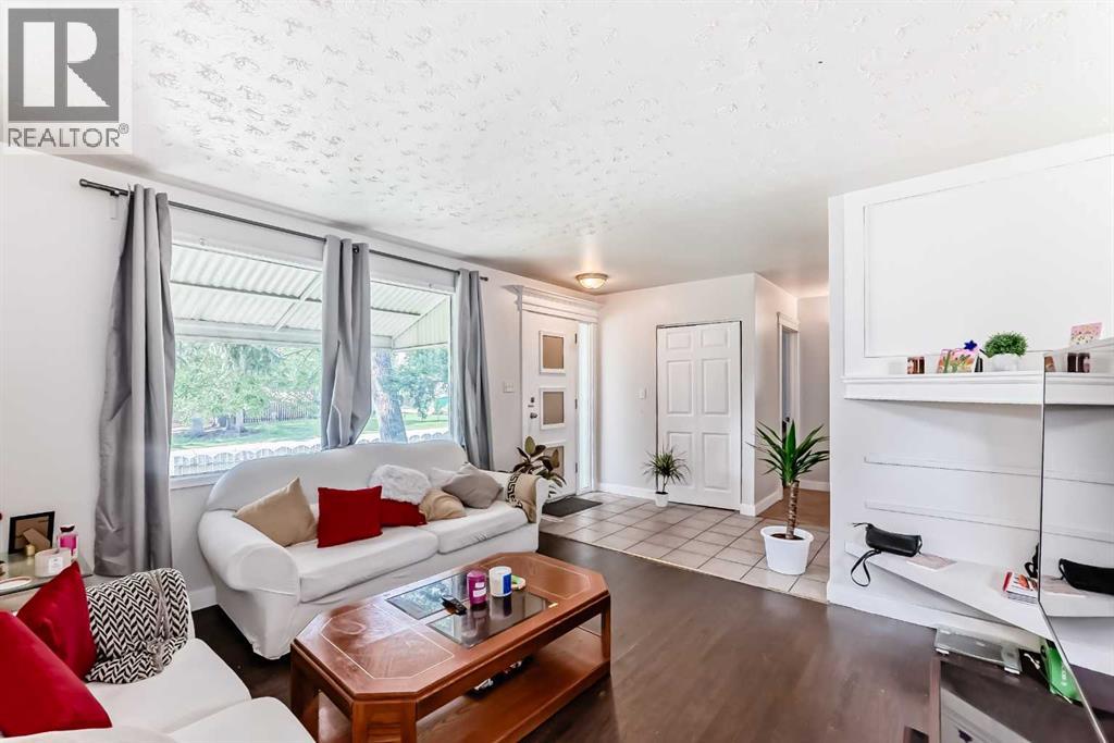 2208 47 Street Se, Calgary, Alberta T2B 1L6 - Photo 7 - A2248866