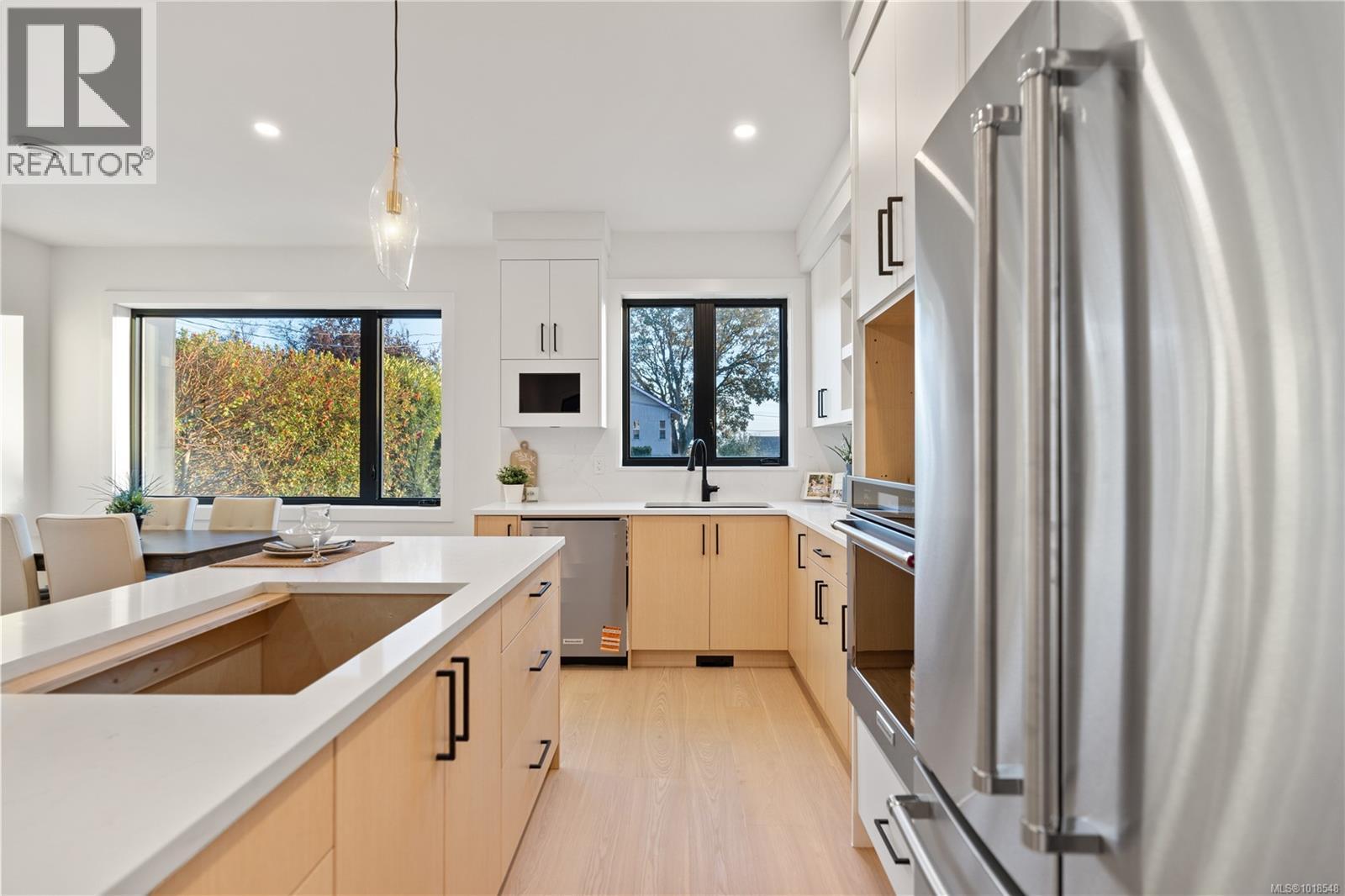 1342 Wood St, Esquimalt, British Columbia  V9A 5E1 - Photo 9 - 1018548