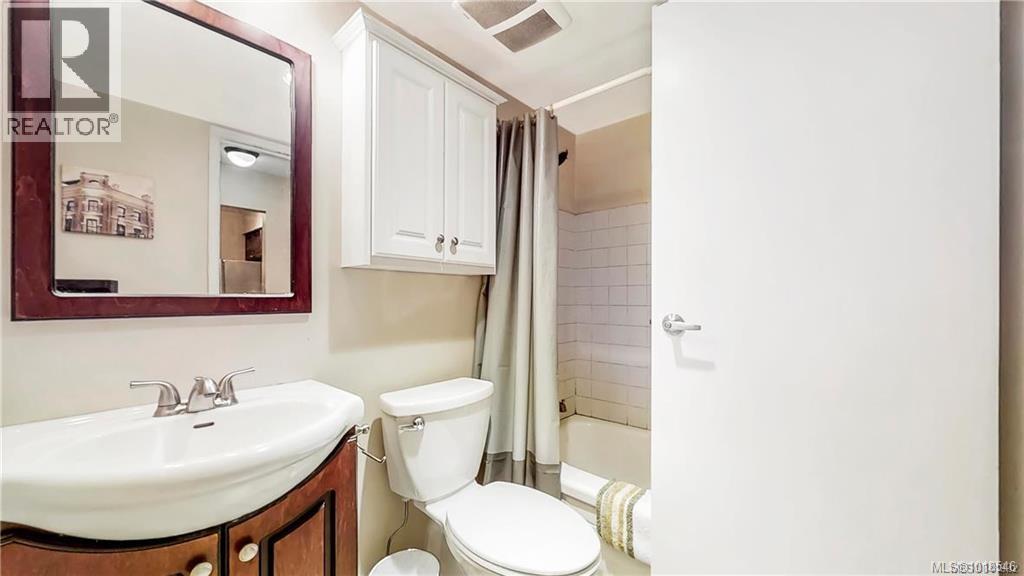 303 1597 Midgard Ave, Saanich, British Columbia  V8P 2Y2 - Photo 11 - 1018546