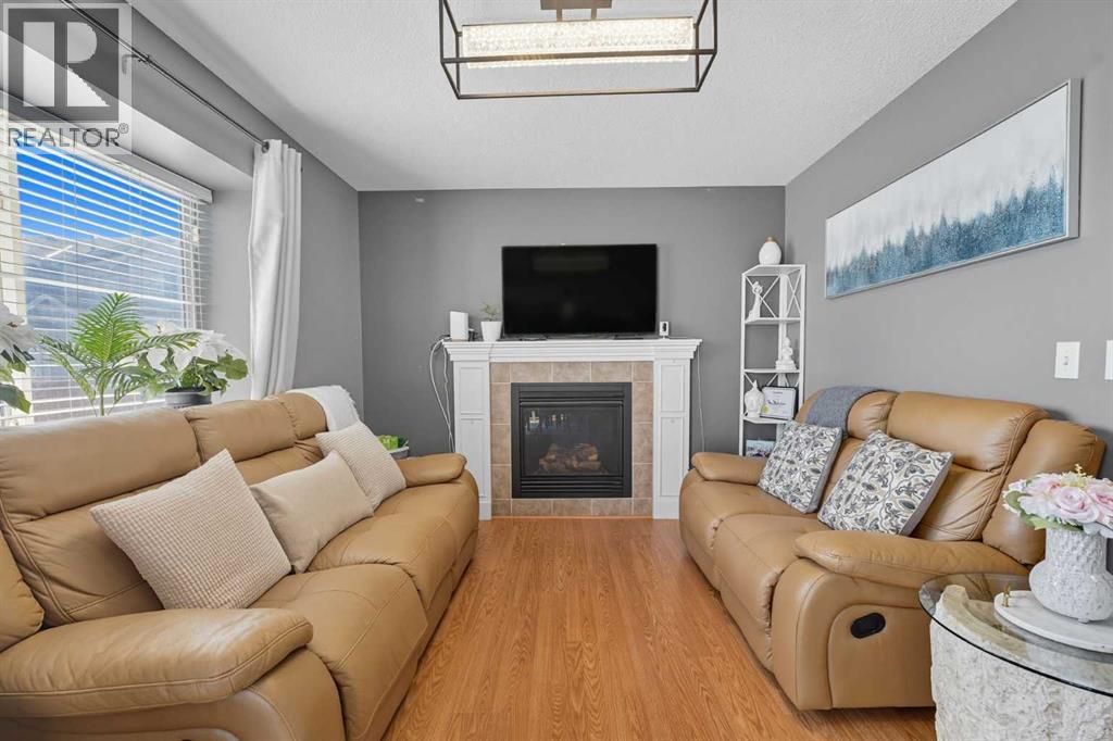 824 Luxstone Square Sw, Airdrie, Alberta  T4B 3L3 - Photo 7 - A2265001