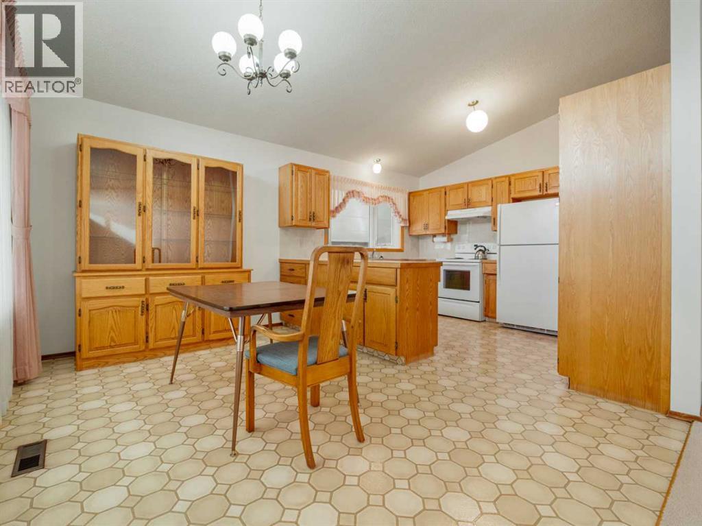 5906 55 Street, Taber, Alberta  T1G 1K3 - Photo 10 - A2264587