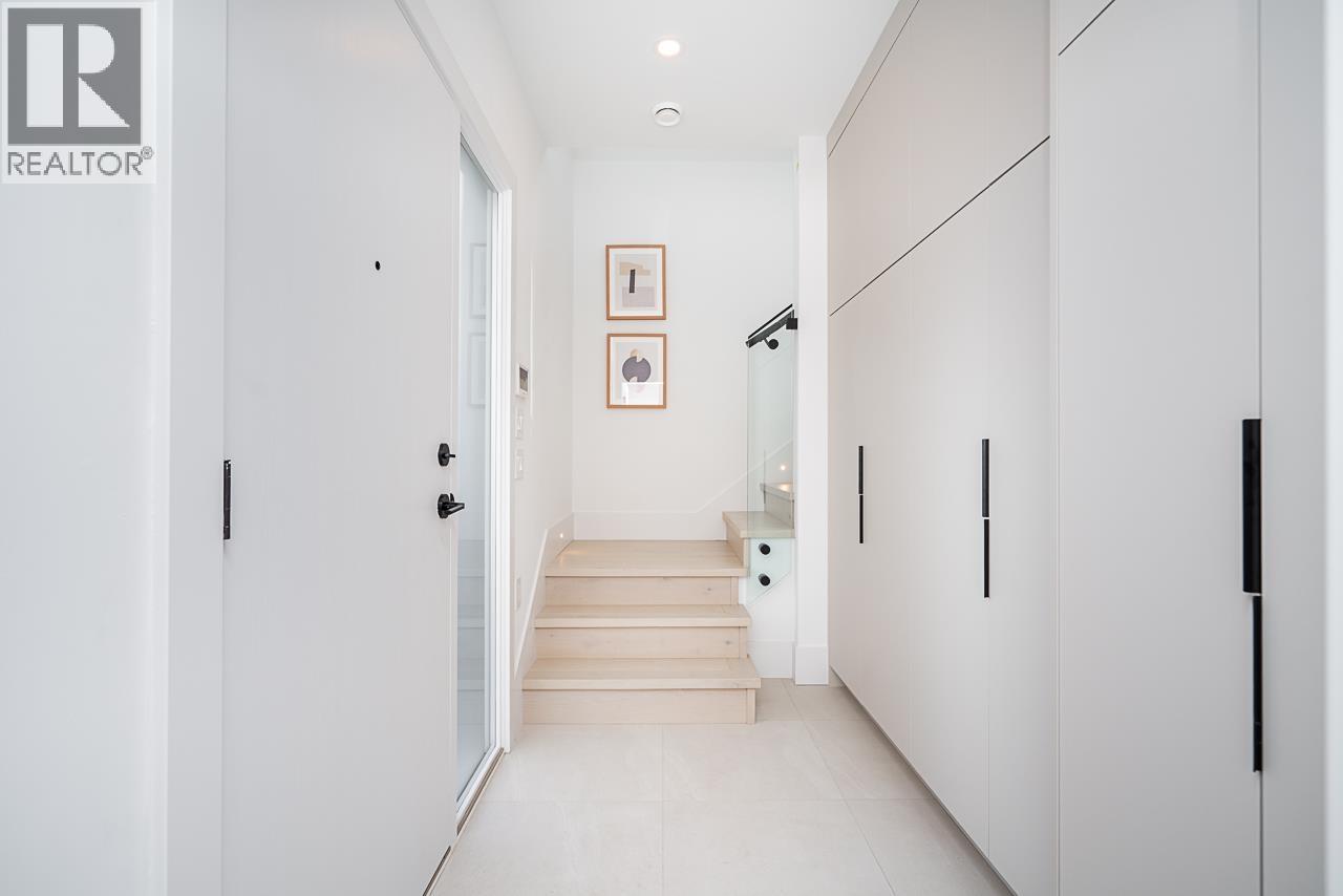 2462 Adanac Street, Vancouver, British Columbia  V5K 2M4 - Photo 3 - R3062940