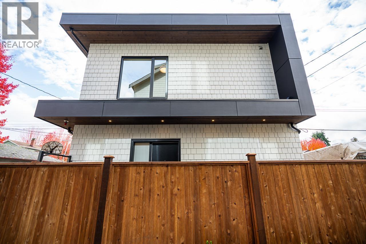 2462 Adanac Street, Vancouver, British Columbia  V5K 2M4 - Photo 2 - R3062940