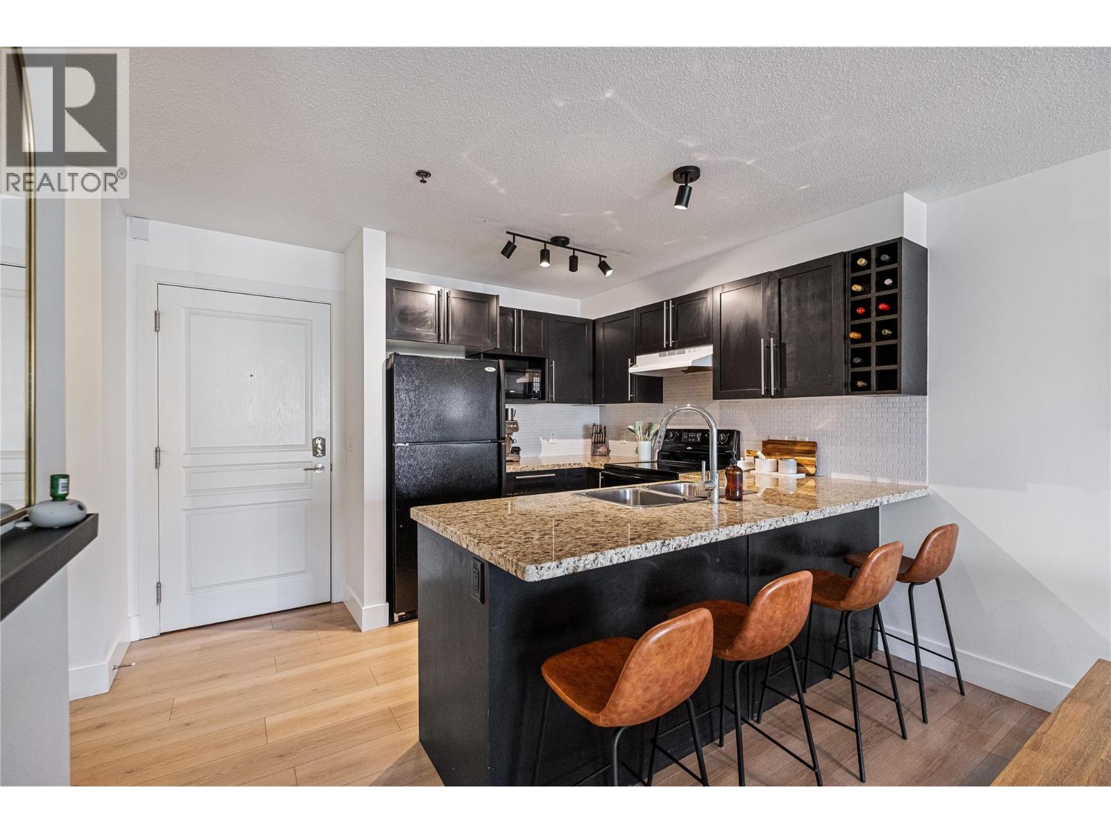 1093 Sunset Drive Unit# 307, Kelowna, British Columbia  V1Y 9Z4 - Photo 6 - 10367023