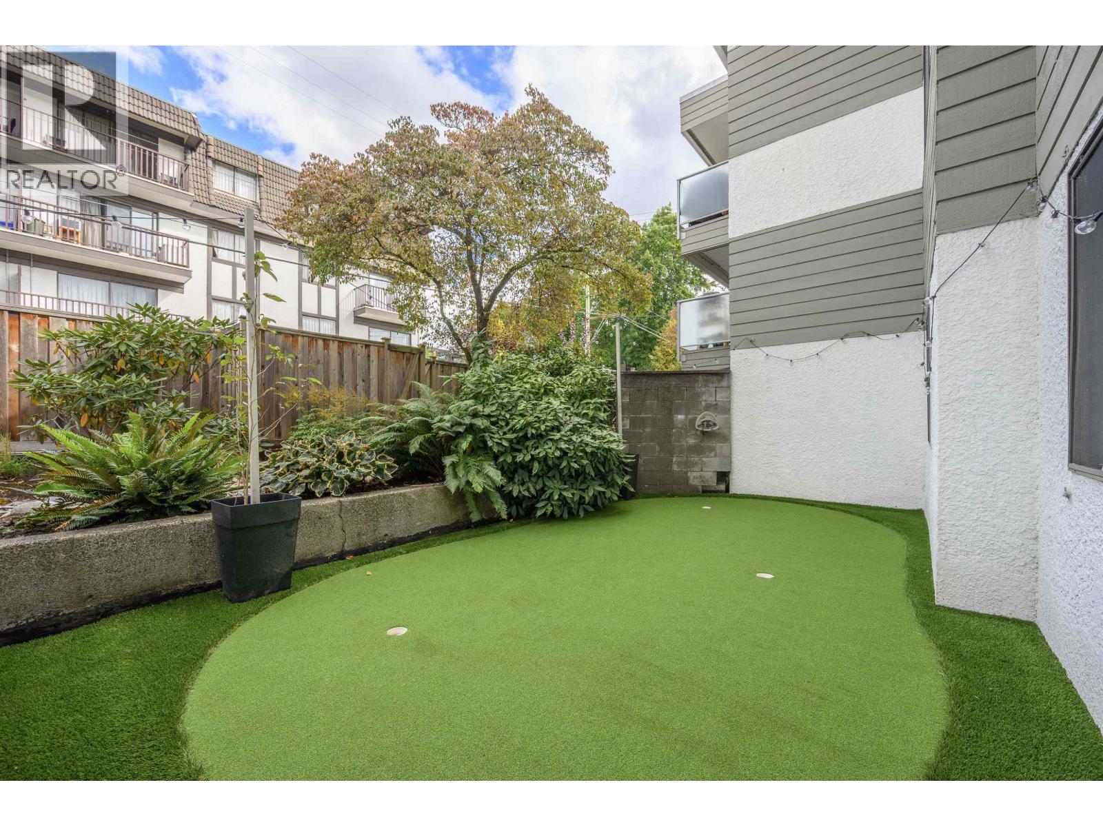 105 308 W 2nd Street, North Vancouver, British Columbia  V7M 1E1 - Photo 2 - R3058795