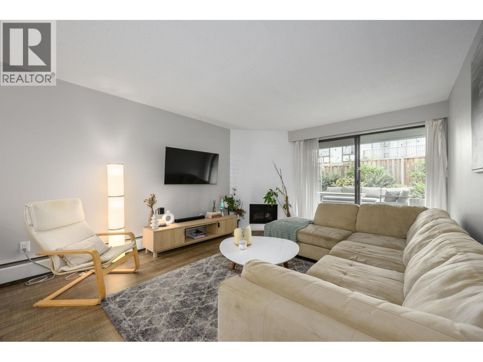 105 308 W 2nd Street, North Vancouver, British Columbia  V7M 1E1 - Photo 4 - R3058795