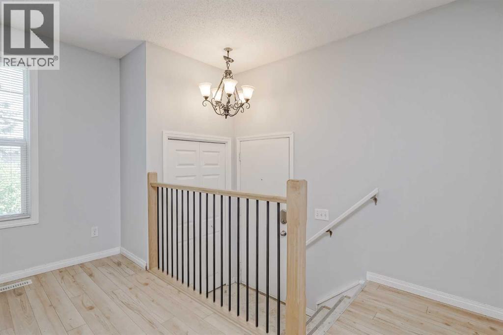 13 Rundlelawn Court Ne, Calgary, Alberta T2Y 3H3 - Photo 3 - A2266672