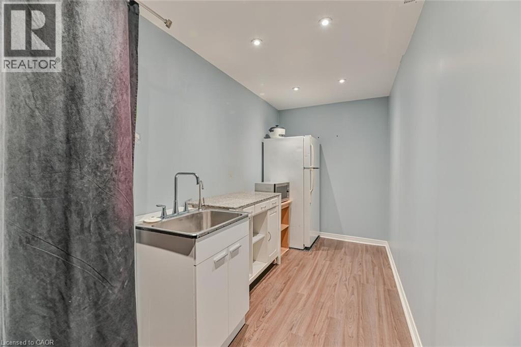 110 Activa Avenue Unit# E-31, Kitchener, Ontario  N2E 4K4 - Photo 5 - 40784047