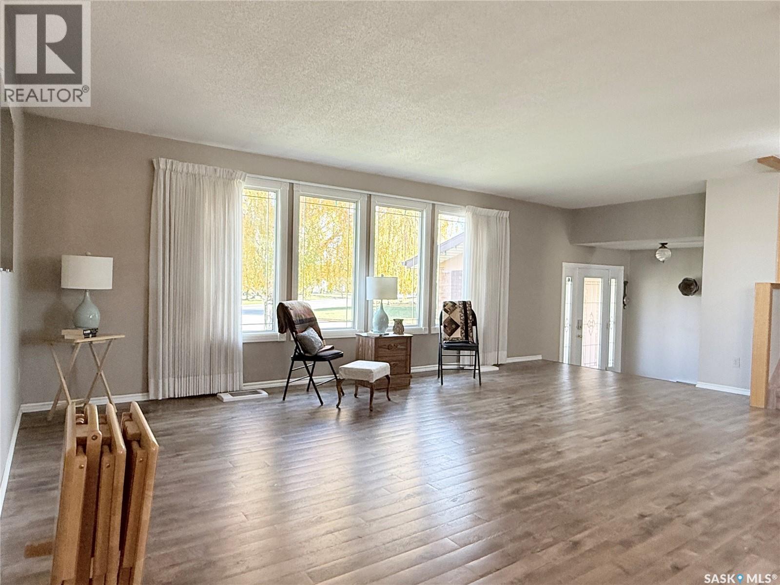 505 9th Avenue W, Melville, Saskatchewan  S0A 2P0 - Photo 4 - SK021924