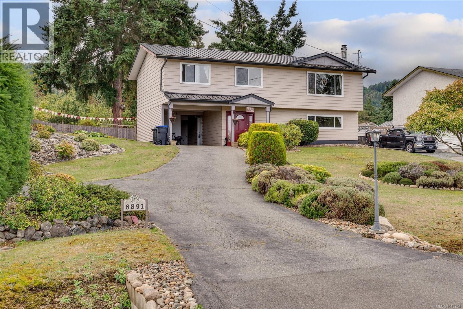 6891 Harwood Dr, Lantzville, British Columbia