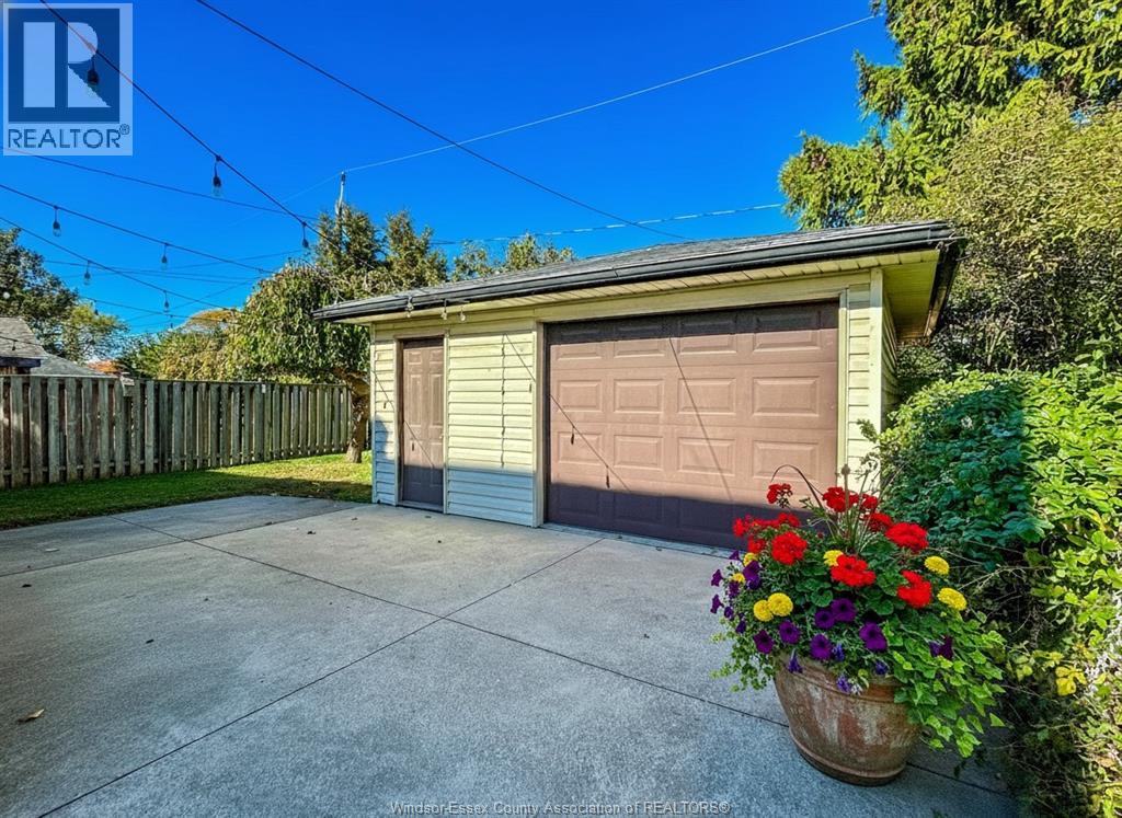 1990 Ypres, Windsor, Ontario  N8W 1S8 - Photo 23 - 25027489