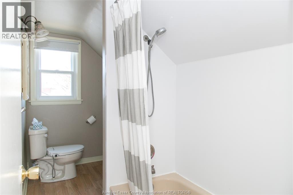 1990 Ypres, Windsor, Ontario  N8W 1S8 - Photo 15 - 25027489