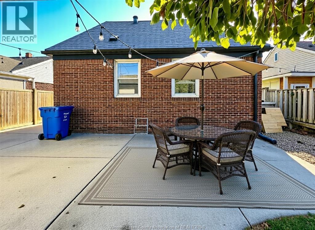 1990 Ypres, Windsor, Ontario  N8W 1S8 - Photo 22 - 25027489