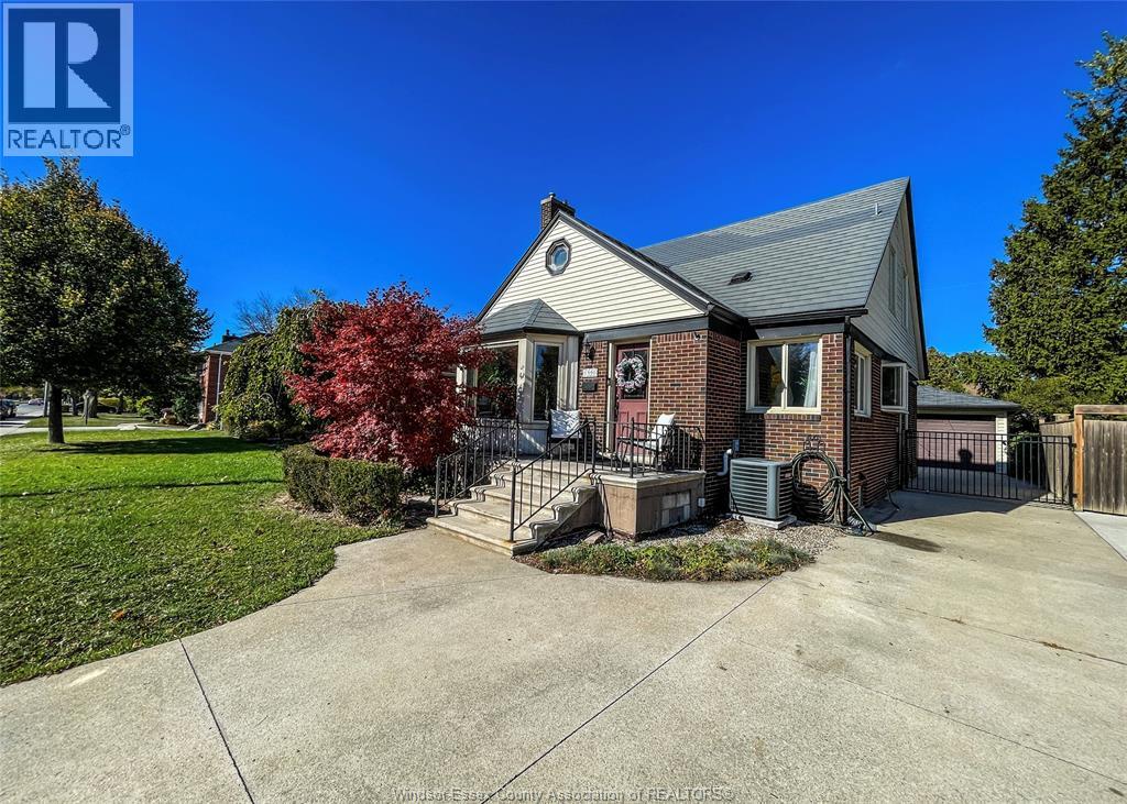 1990 Ypres, Windsor, Ontario  N8W 1S8 - Photo 2 - 25027489