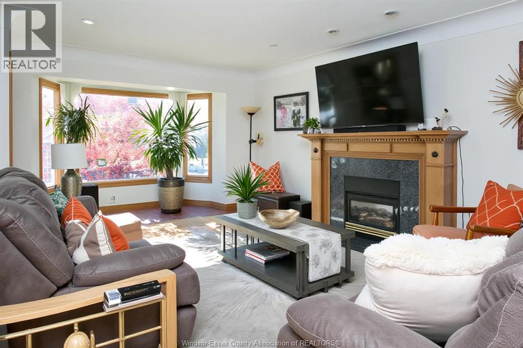 1990 Ypres, Windsor, Ontario  N8W 1S8 - Photo 3 - 25027489