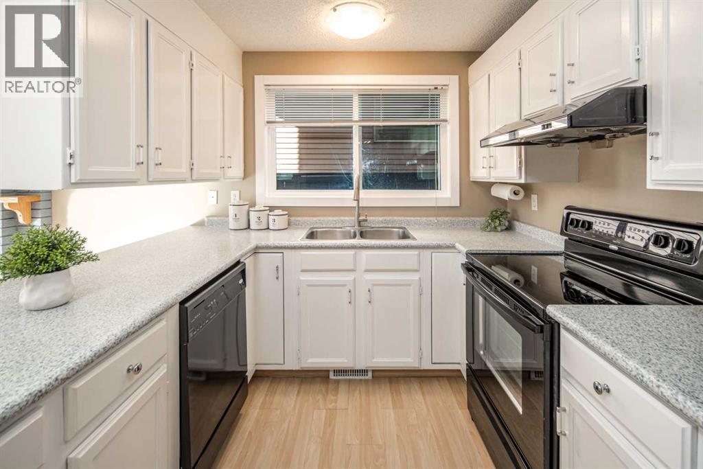 27 Strathearn Crescent Sw, Calgary, Alberta  T3H 1K6 - Photo 9 - A2264872