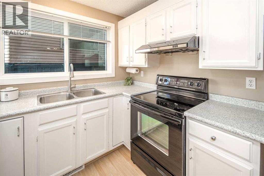 27 Strathearn Crescent Sw, Calgary, Alberta  T3H 1K6 - Photo 10 - A2264872