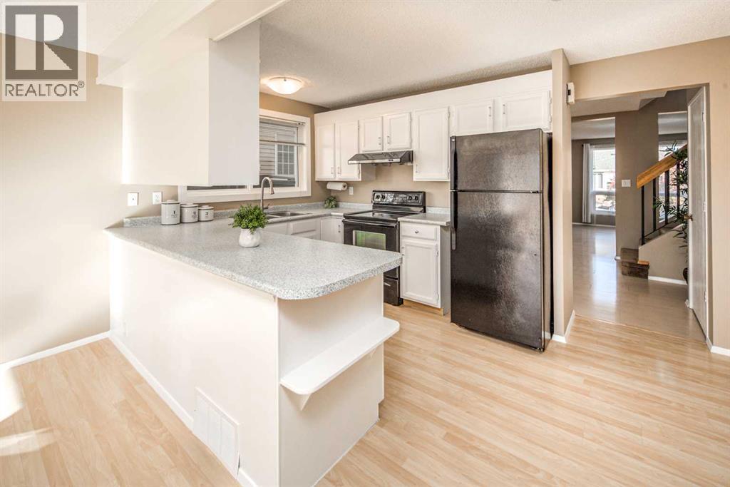 27 Strathearn Crescent Sw, Calgary, Alberta  T3H 1K6 - Photo 8 - A2264872