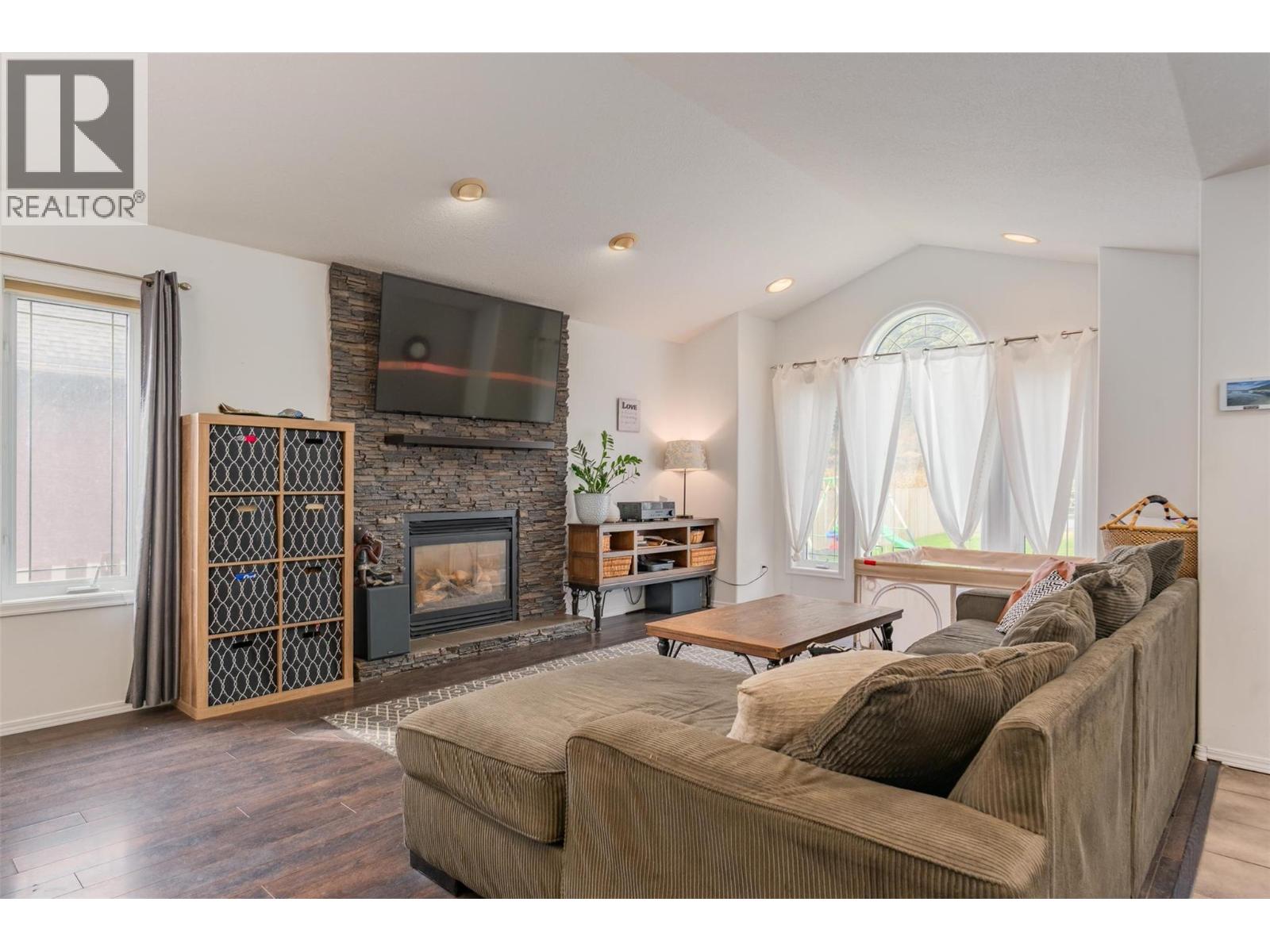 1518 3b Highway, Fruitvale, British Columbia  V0G 1L1 - Photo 6 - 10365751