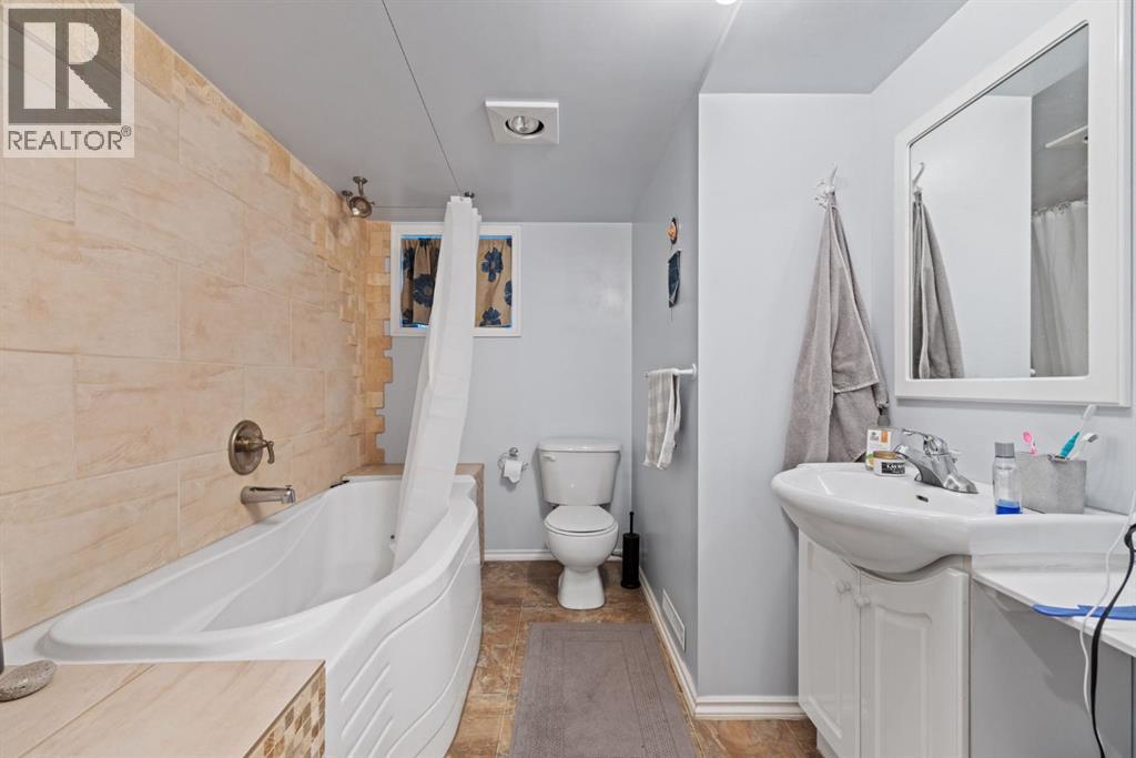 315 12 Avenue Nw, Calgary, Alberta  T2M 0C8 - Photo 20 - A2267675