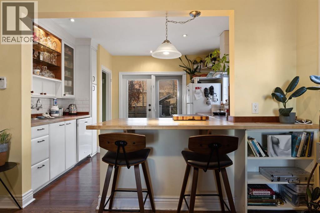 315 12 Avenue Nw, Calgary, Alberta  T2M 0C8 - Photo 3 - A2267675