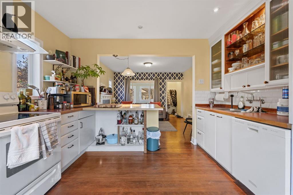 315 12 Avenue Nw, Calgary, Alberta  T2M 0C8 - Photo 6 - A2267675