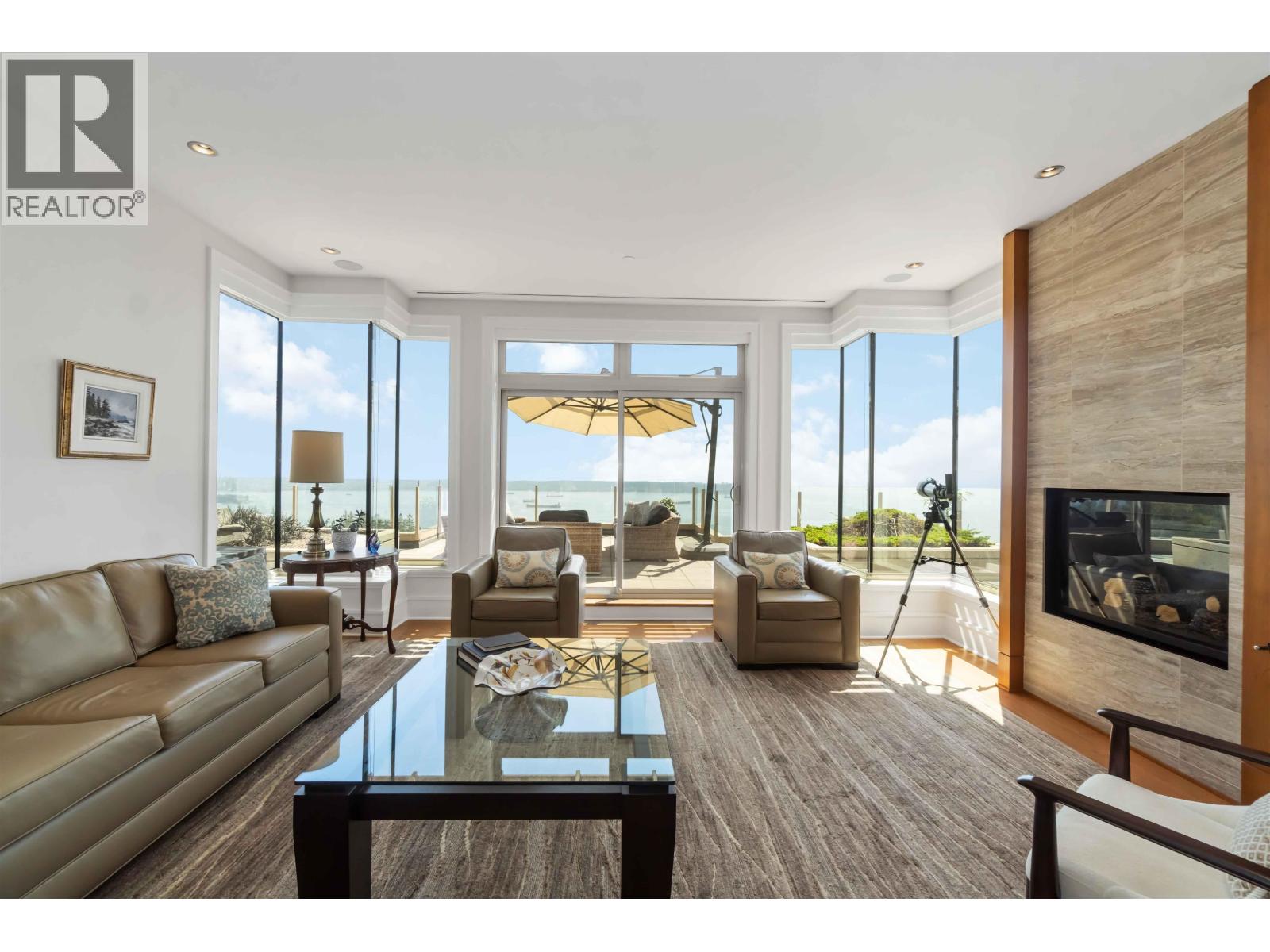 304 2535 GARDEN COURT, west vancouver, British Columbia