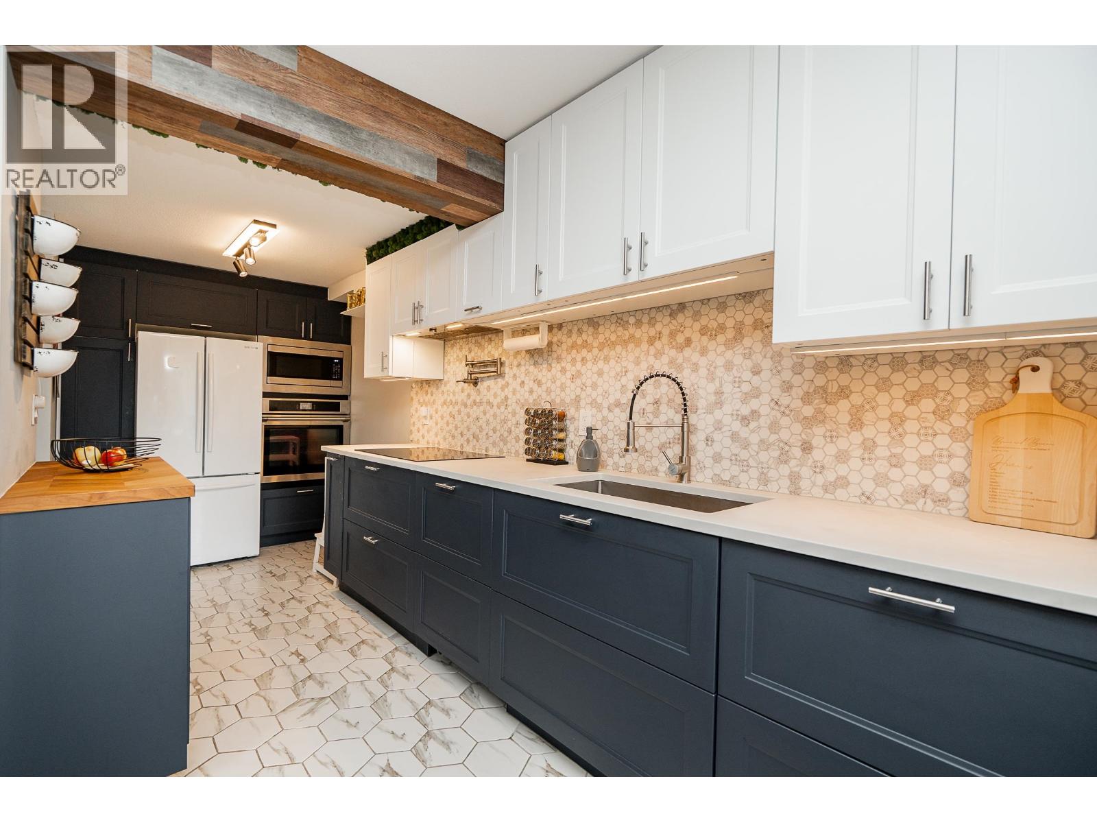 301 7465 Sandborne Avenue, Burnaby, British Columbia  V3N 4W7 - Photo 5 - R3062984