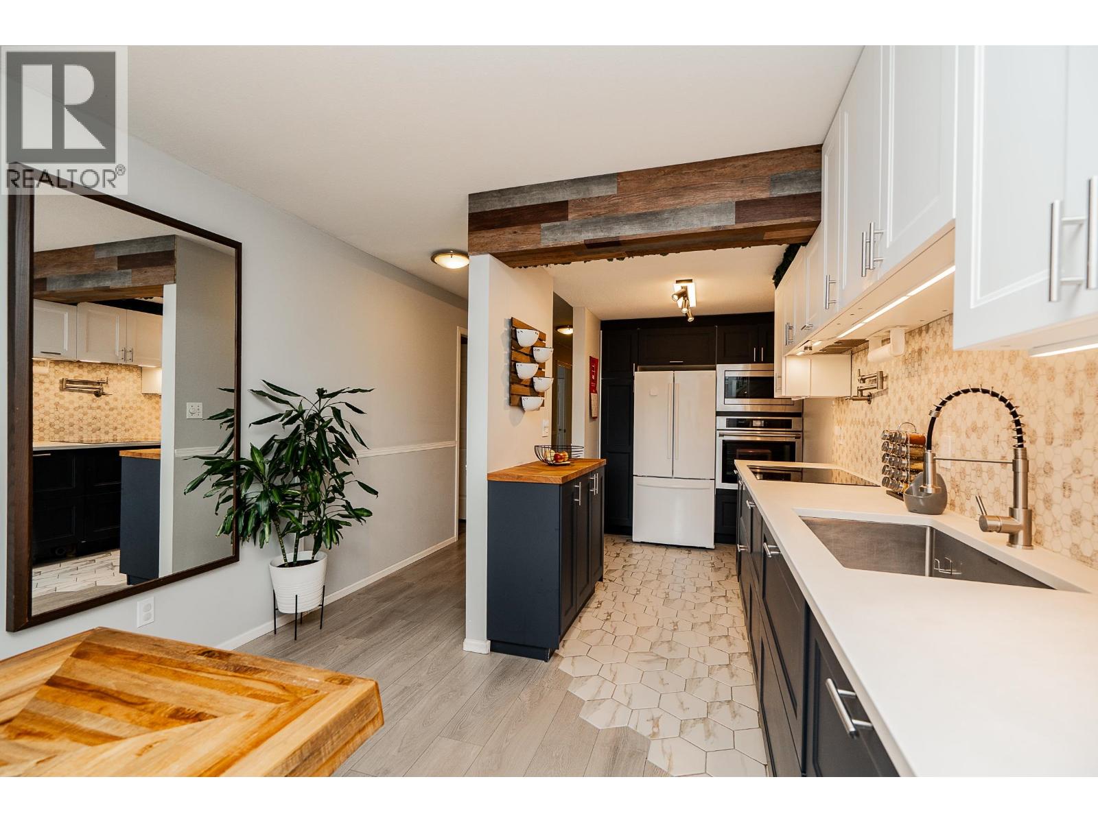 301 7465 Sandborne Avenue, Burnaby, British Columbia  V3N 4W7 - Photo 6 - R3062984