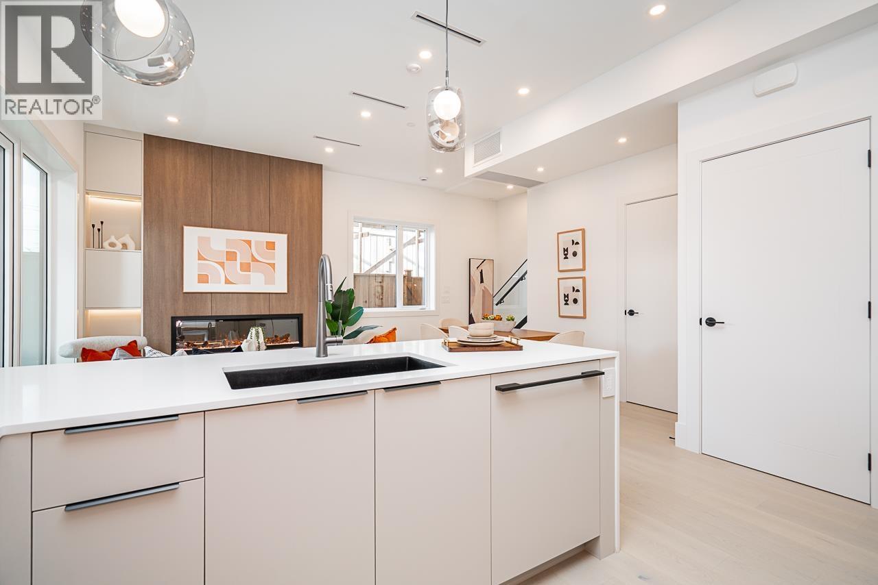 2 2460 Adanac Street, Vancouver, British Columbia  V5K 2M4 - Photo 13 - R3062993