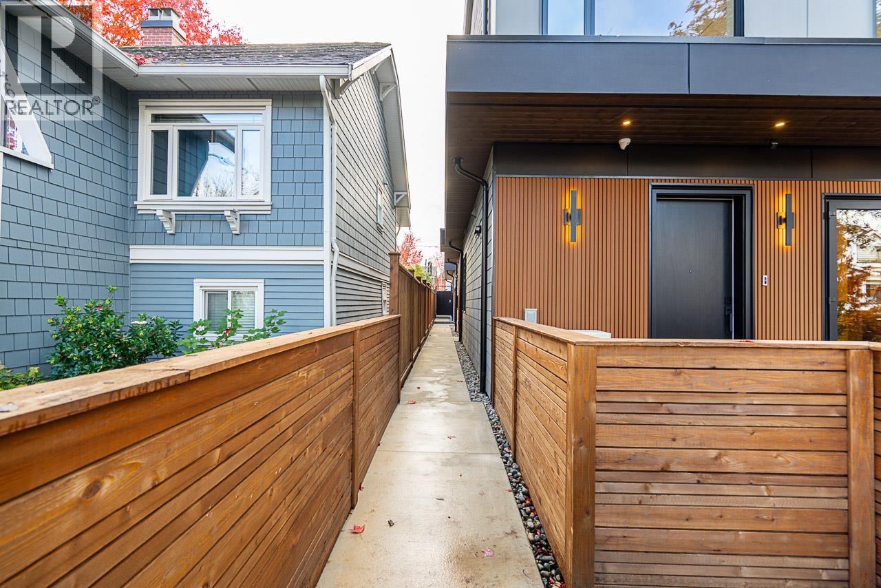 2 2460 Adanac Street, Vancouver, British Columbia  V5K 2M4 - Photo 2 - R3062993