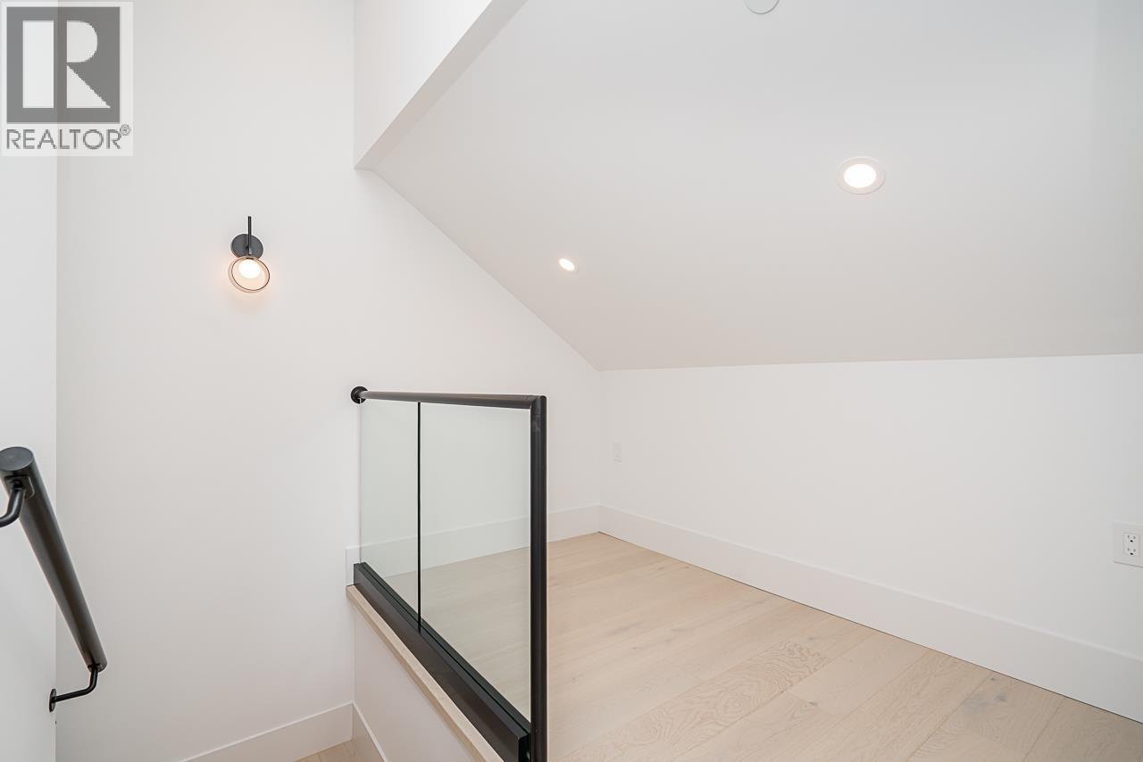 2 2460 Adanac Street, Vancouver, British Columbia  V5K 2M4 - Photo 24 - R3062993