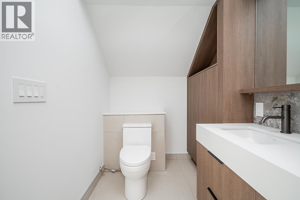 2 2460 Adanac Street, Vancouver, British Columbia  V5K 2M4 - Photo 31 - R3062993