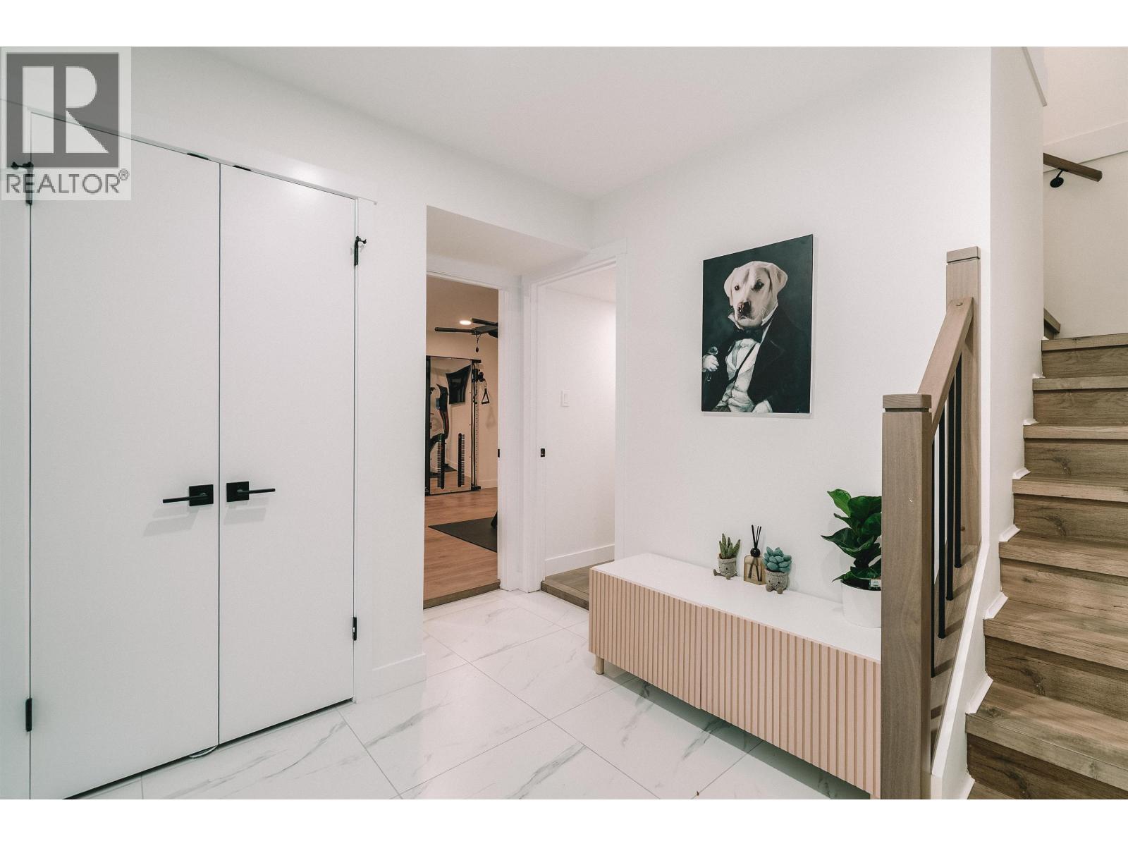 5885 Sherbrooke Street, Vancouver, British Columbia  V5W 3N1 - Photo 2 - R3063001