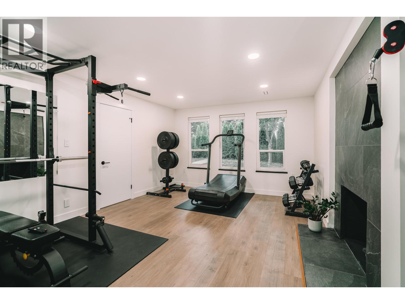 5885 Sherbrooke Street, Vancouver, British Columbia  V5W 3N1 - Photo 3 - R3063001