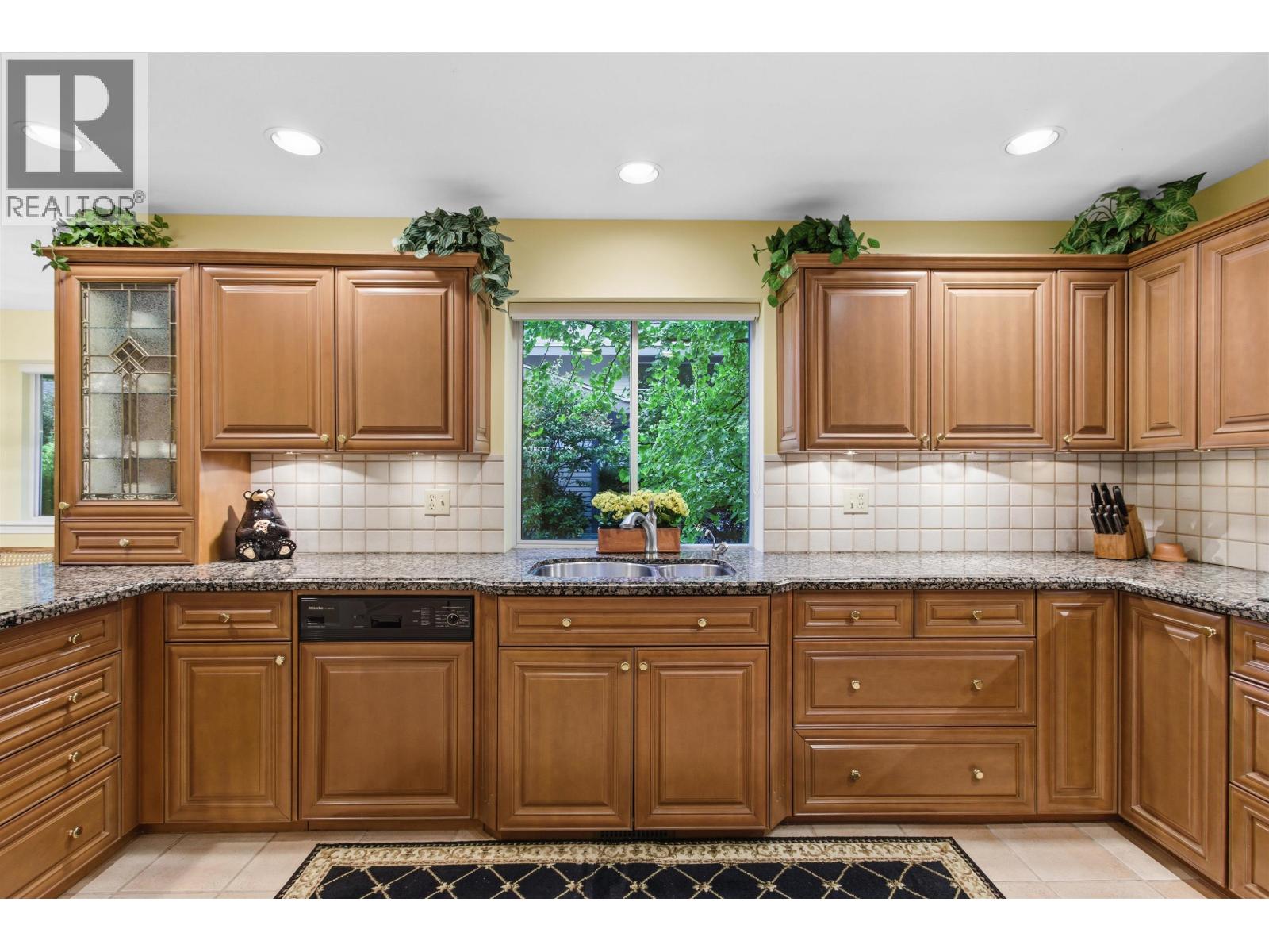 6960 Odlum Court, West Vancouver, British Columbia  V7W 3B6 - Photo 8 - R3061926