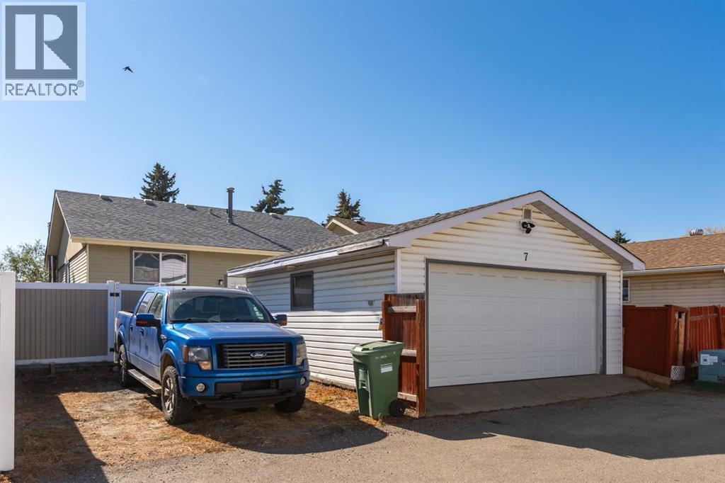 7 Erin Park Bay Se, Calgary, Alberta  T2A 2V4 - Photo 32 - A2267050