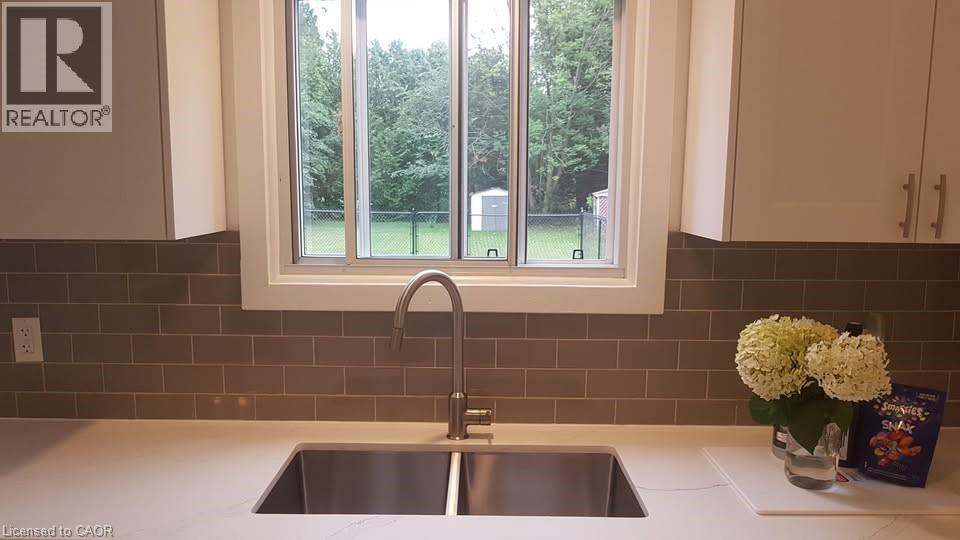 203 Erb Street, Waterloo, Ontario  N2J 1M7 - Photo 5 - 40783742