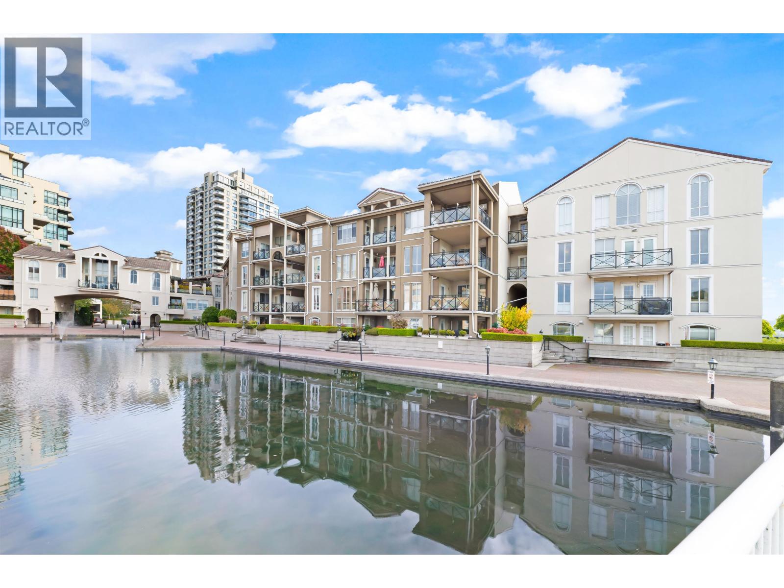 105 2 RENAISSANCE SQUARE, New Westminster, British Columbia