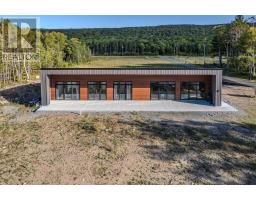 5416 East Bay Highway