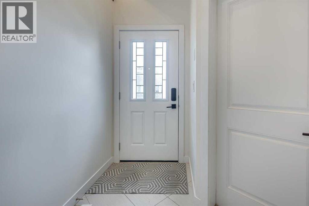 73 Longmire Close, Red Deer, Alberta  T4R 0T1 - Photo 4 - A2240386