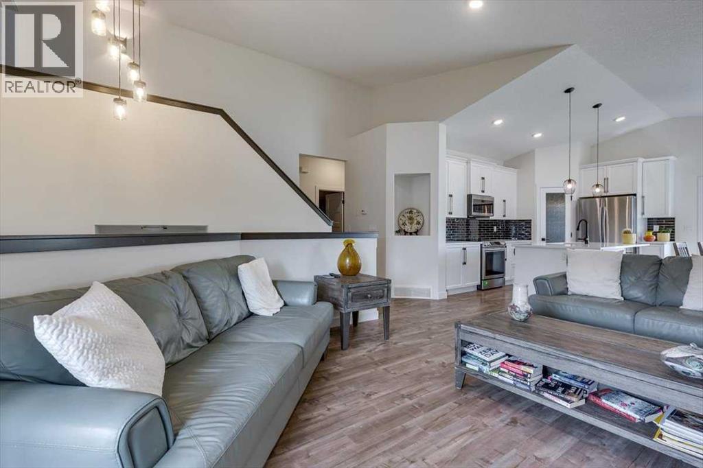 73 Longmire Close, Red Deer, Alberta  T4R 0T1 - Photo 7 - A2240386