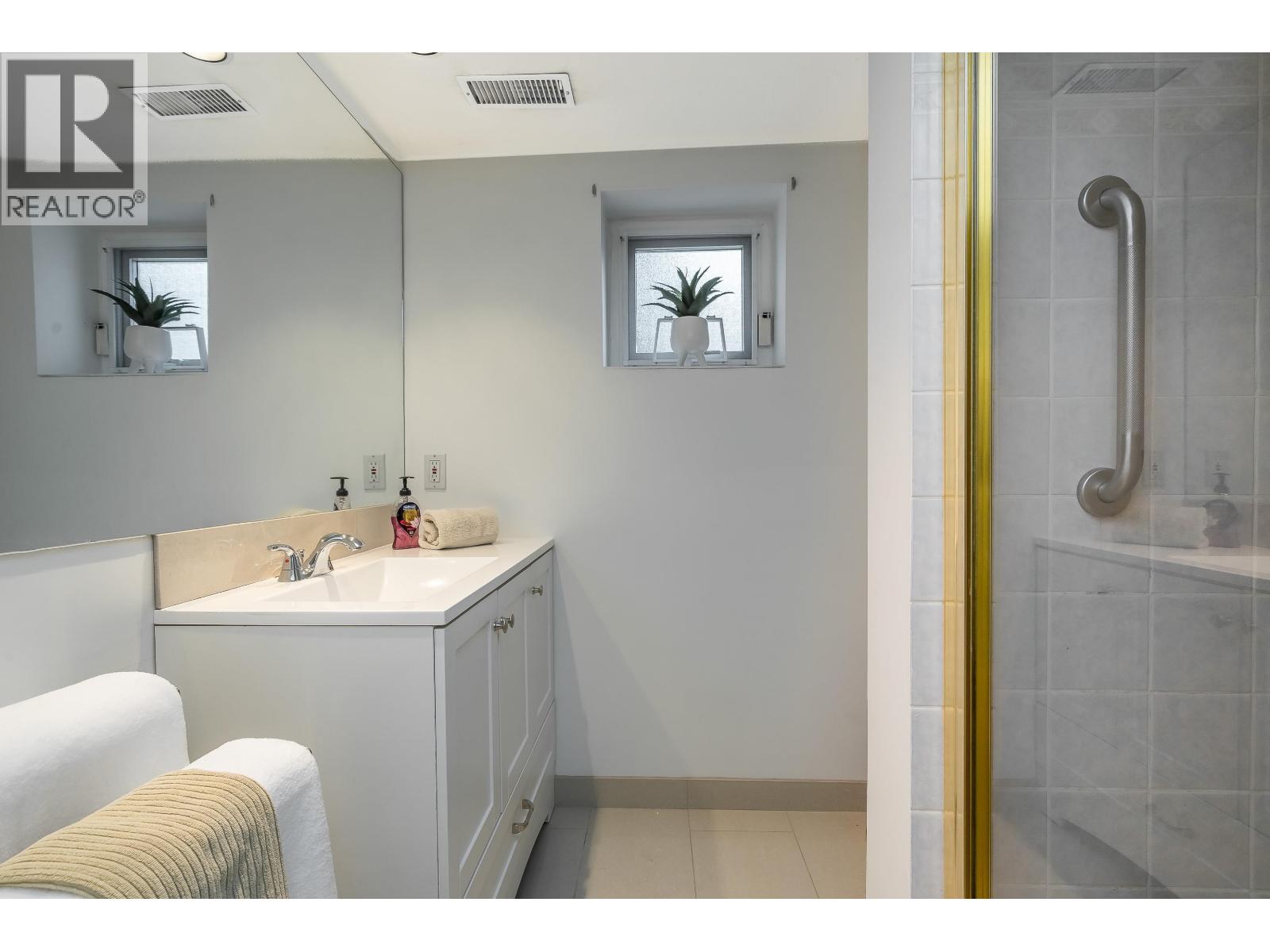 6825 Hycrest Drive, Burnaby, British Columbia  V5B 2X3 - Photo 22 - R3061015